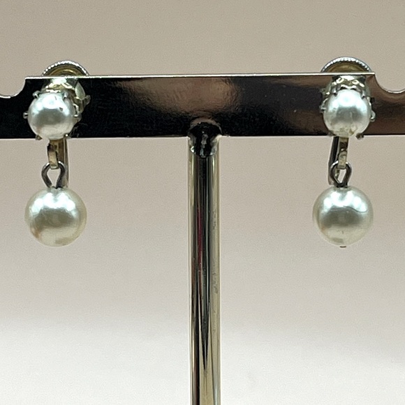 Vintage Faux Pearl Screw-back Earrings - Picture 1 of 5